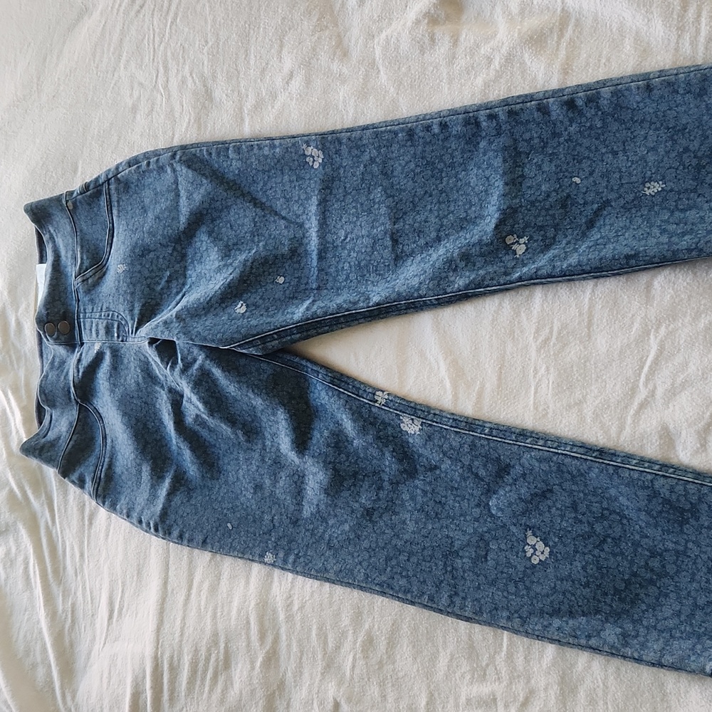 Women's size XS stretch jeans/skimmers by HUE